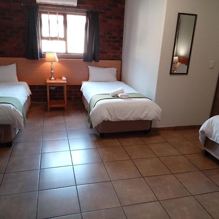 24 Onvrey Guest House Boksburg Buitenkant foto