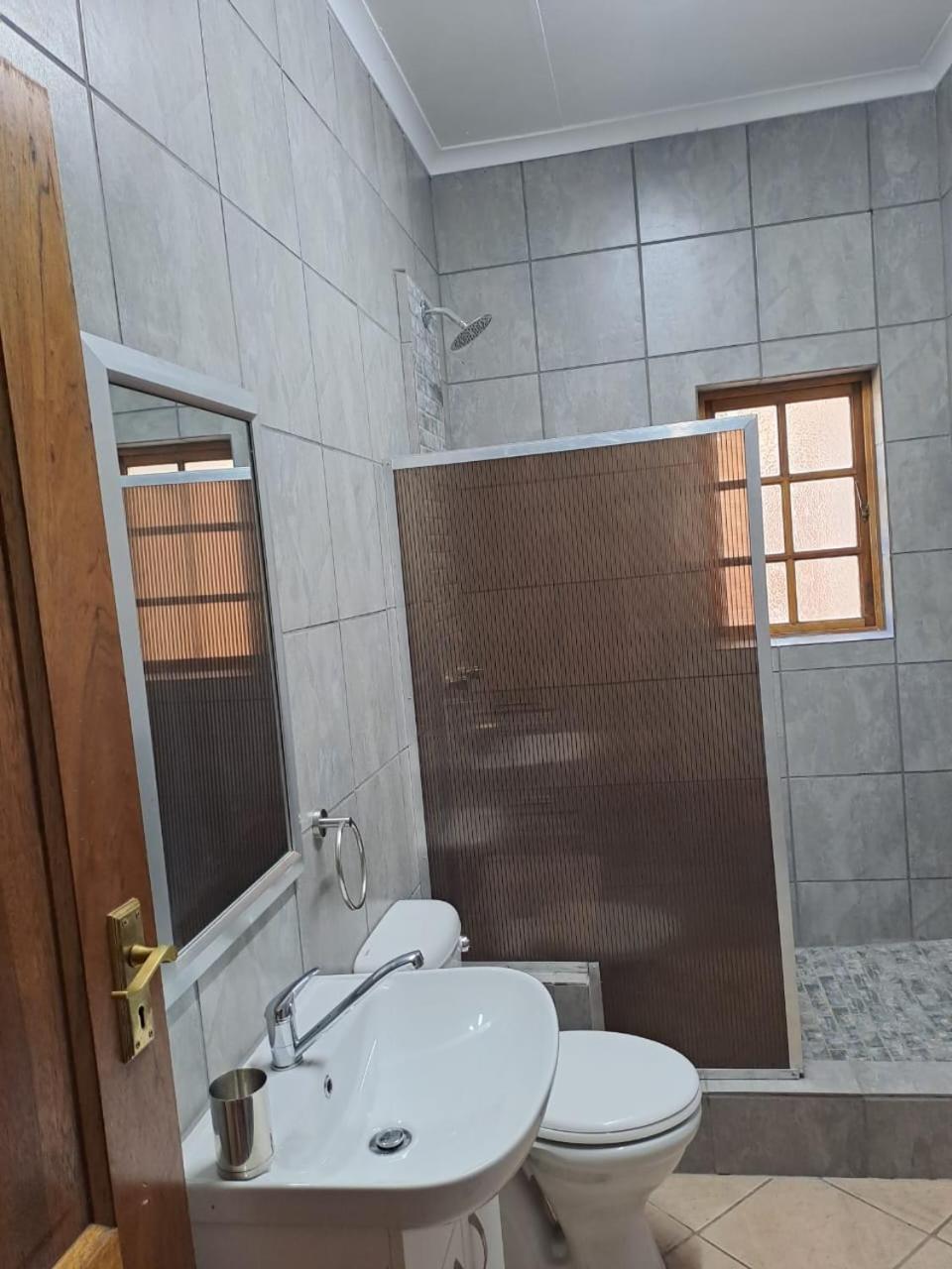 24 Onvrey Guest House Boksburg Buitenkant foto